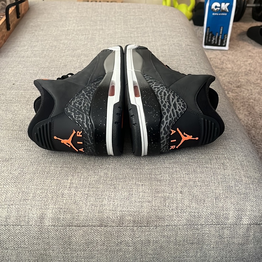 Jordan 3 - Picture 9 of 11